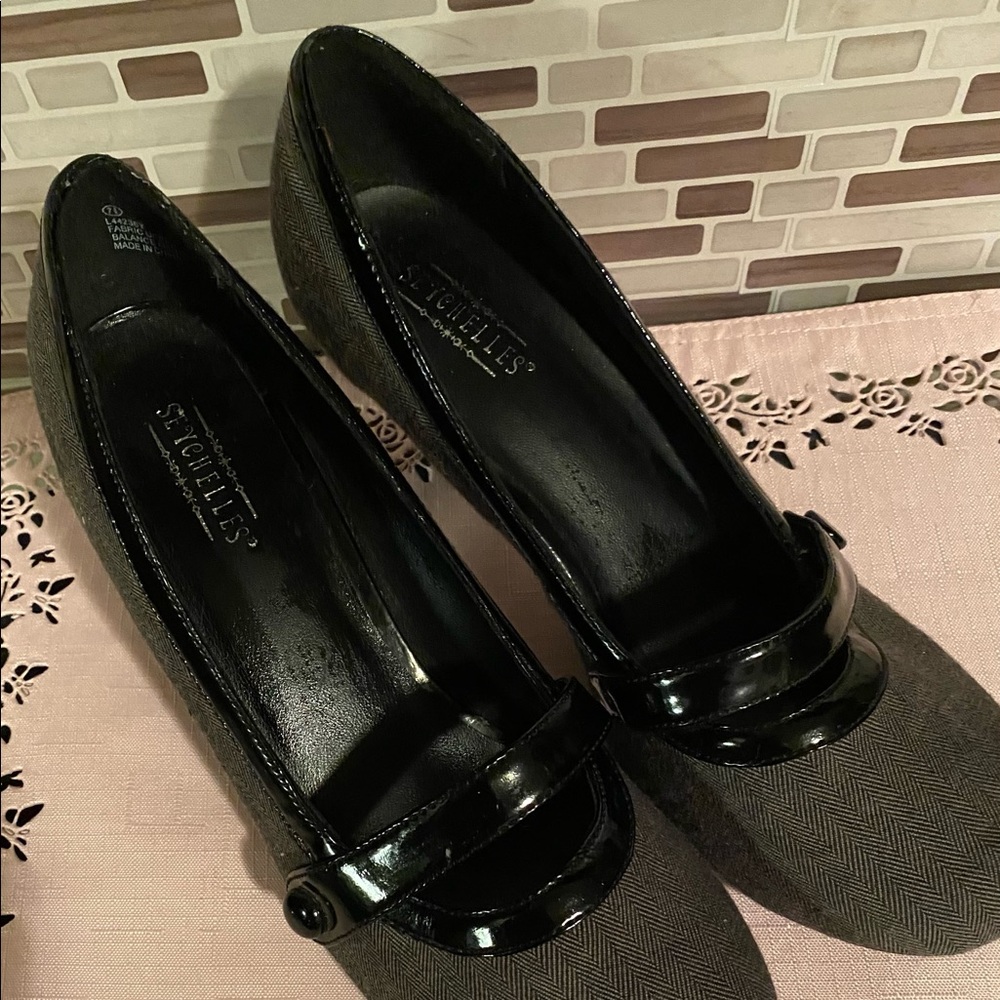 Kitten heels never worn
